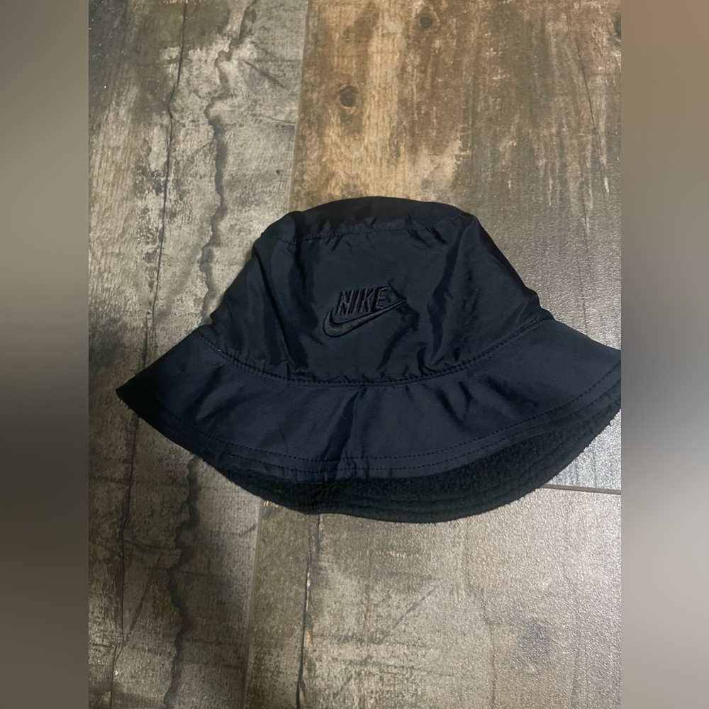 Nike Reversible Apex Bucket fleece hat